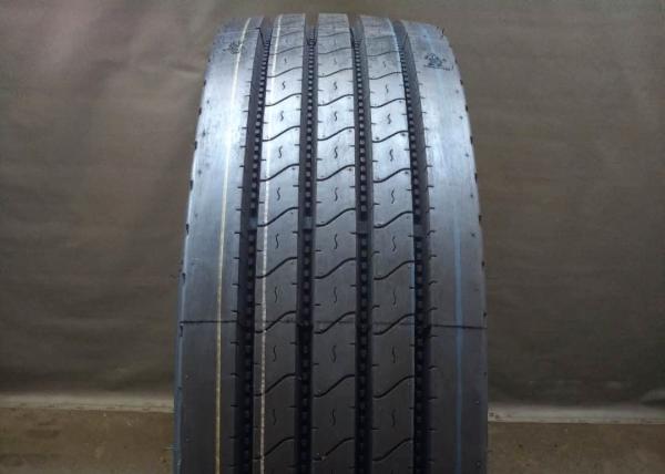 Rib Type Pattern 11R 22.5 Truck Tires Four Straight Grooves Tread Tear