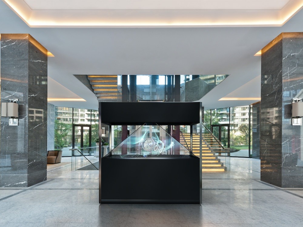 360 Degree 3D Pyramid Hologram Display Showcase / Clear 3D Hologram Pyramid Holobox Watch Glass