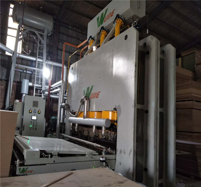 Industrial Low Pressure Laminate Machine Short Cycle Laminating Press High Efficiency