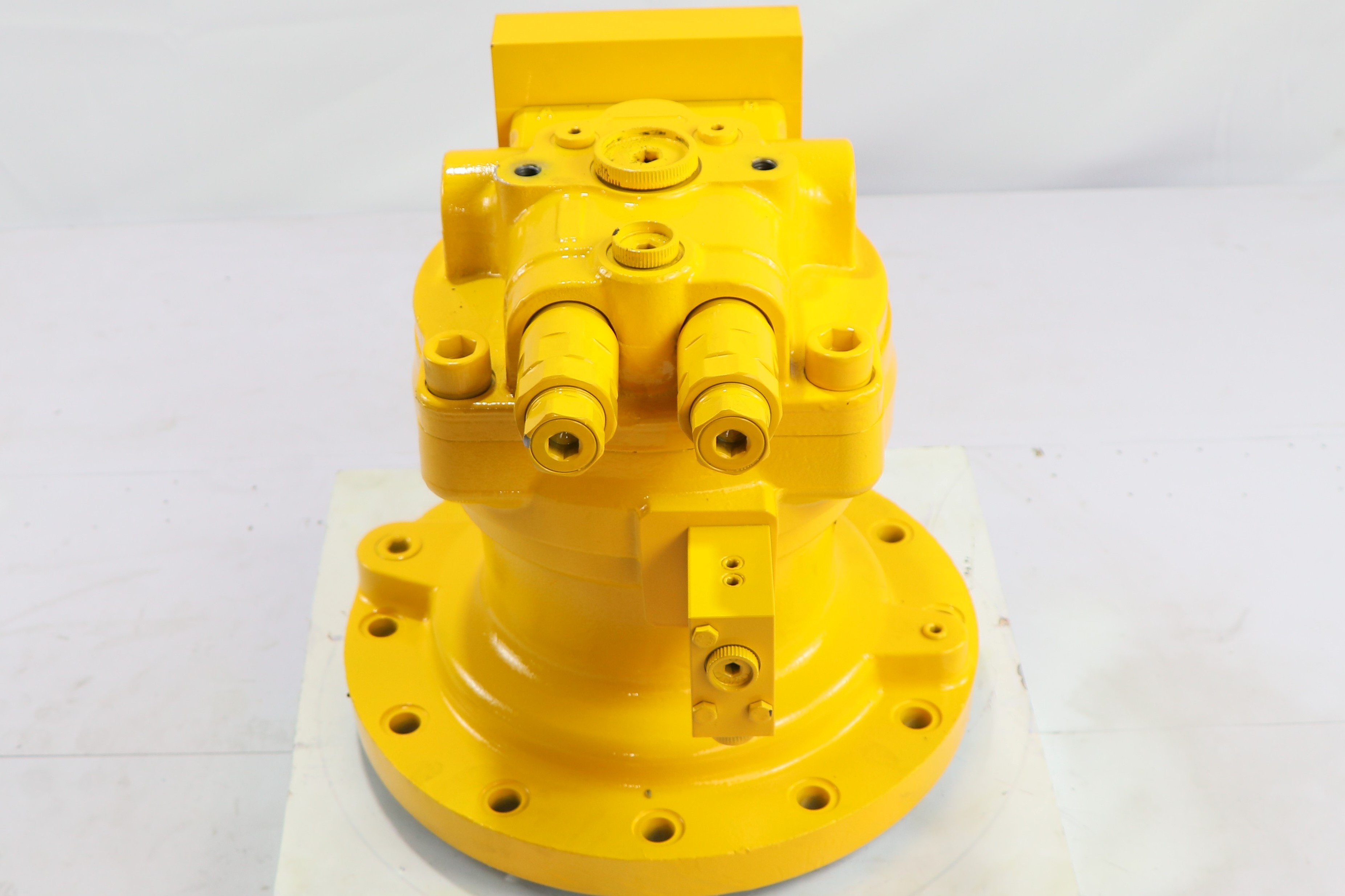 Yu'an offers 31N6-10210 Excavator Swing Motor for Hyundai R210LC-7 Excavator