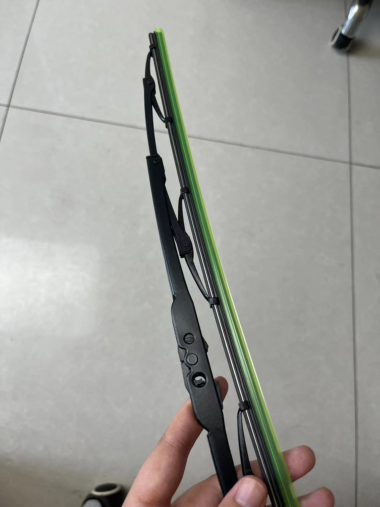 ABS Plastic Adaptor Universal Windshield Wiper for Cold and Warm Weather Reliability