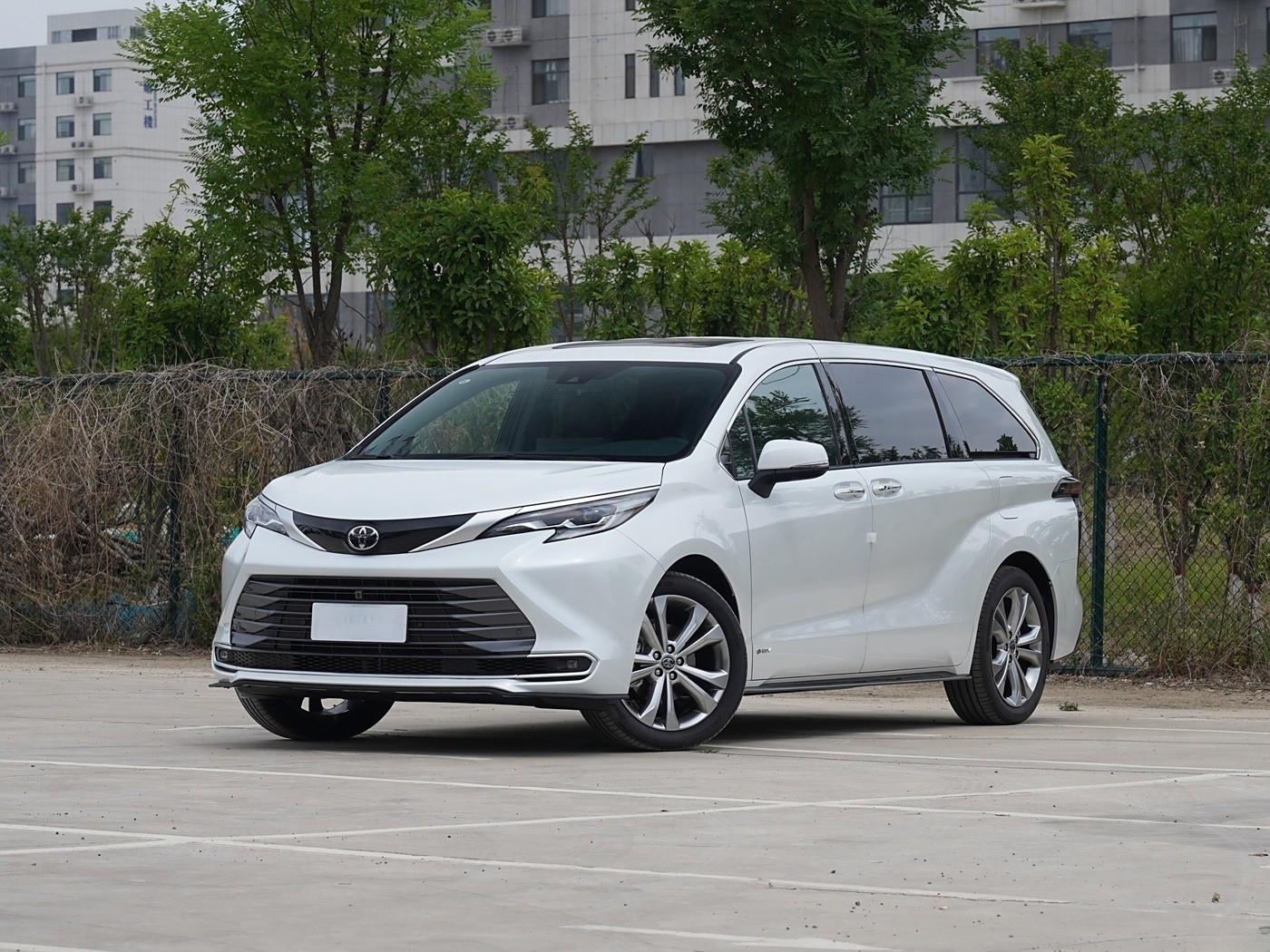 Toyota INNOVA Cars Left Hand Drive Mini For Sale Europe Hybrid And Petrol Cars