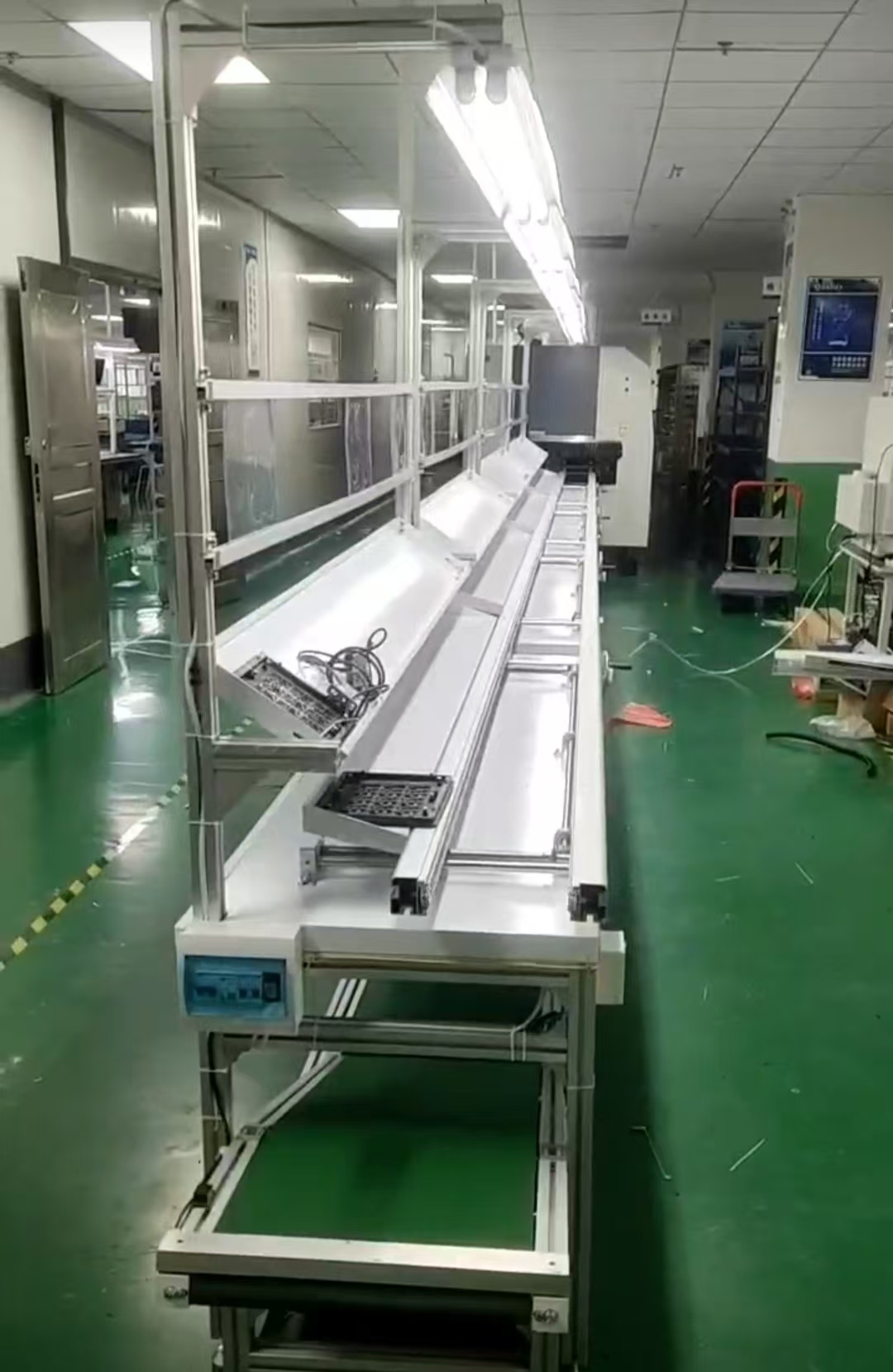 High-efficiency and stable belt-type plug-in line assembly line
