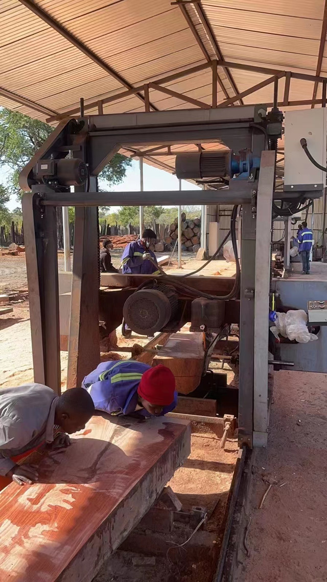 Automatic Wood Portable Sawmill 1600mm Horizontal Band Saw Mill
