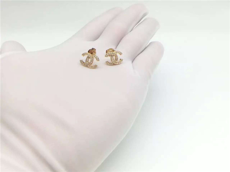 Logo Earrings in 18K Yellow Gold with Dropping Pearl Fashion Lady Jewelry Global Shipping