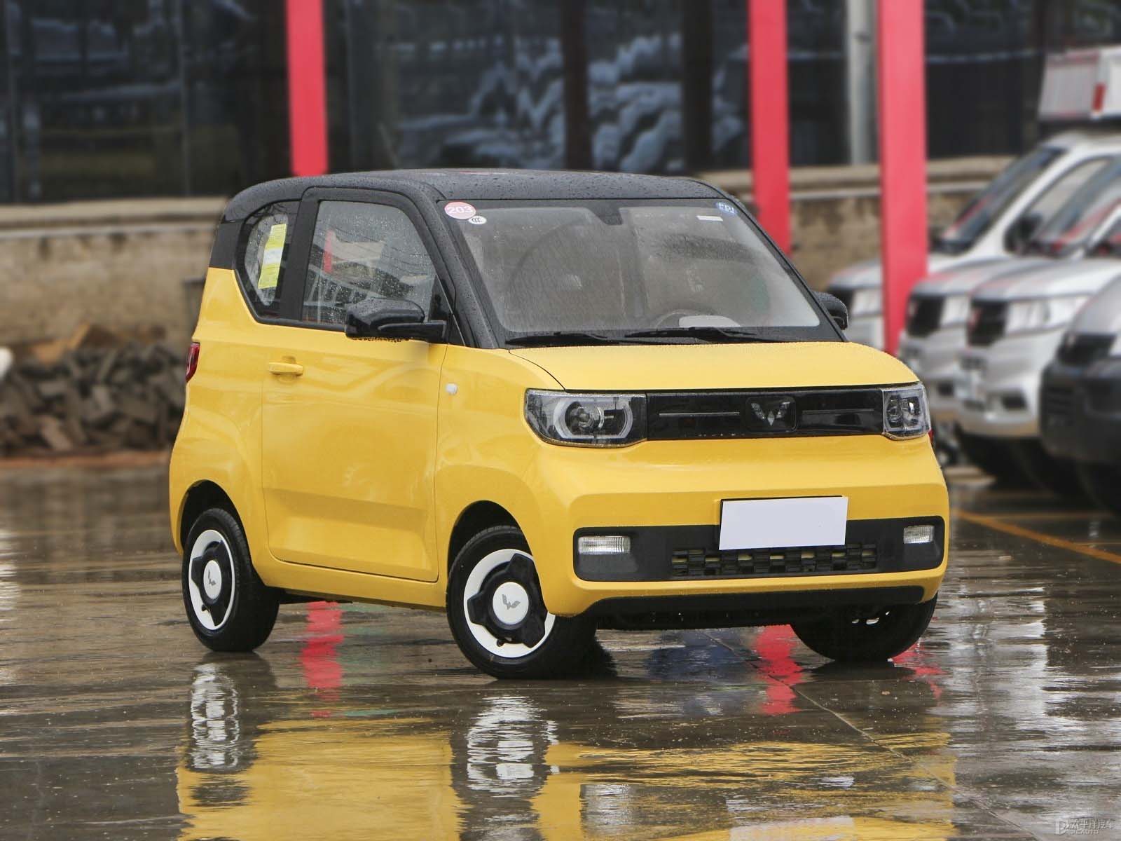Chinese design Hongguang Mini macarons fashion 120km lithium iron phosphate spot sales, small cars
