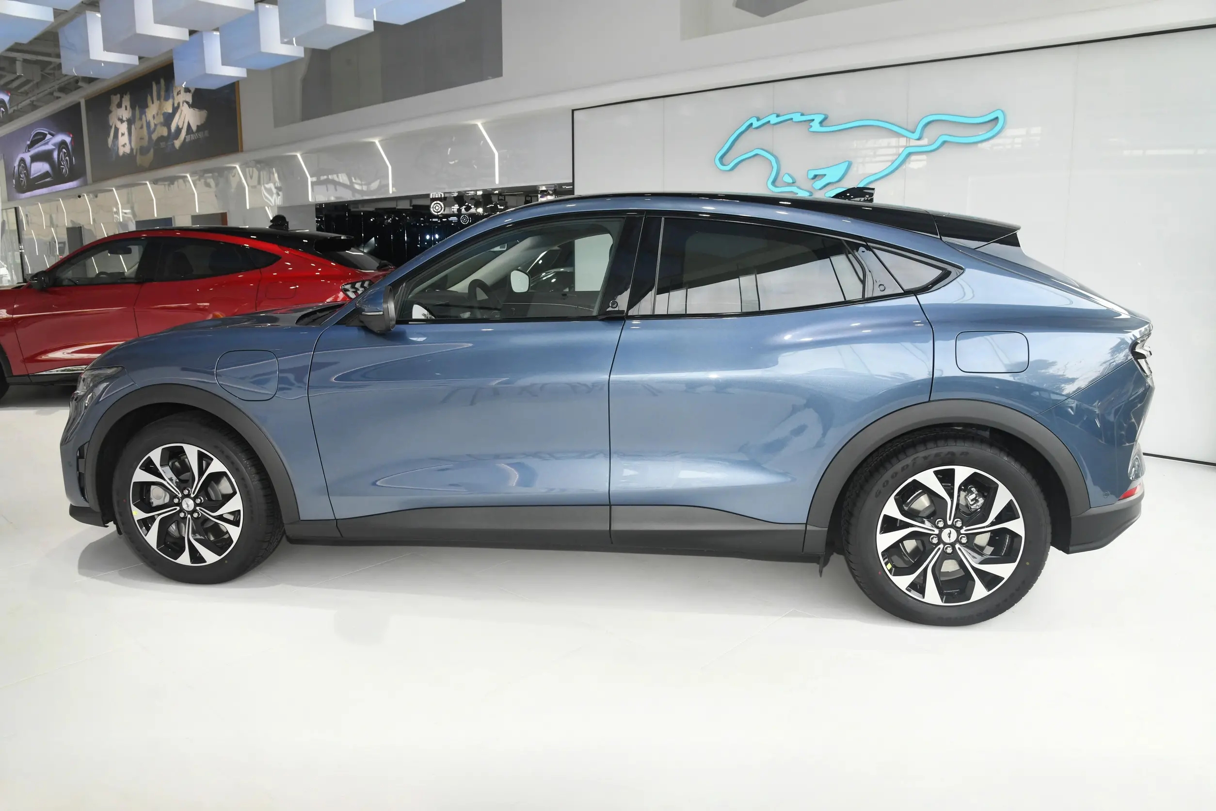 Mustang Mach-E The Next Generation of Electric SUVs with 125kw Motor and 136.7Wh/kg Battery