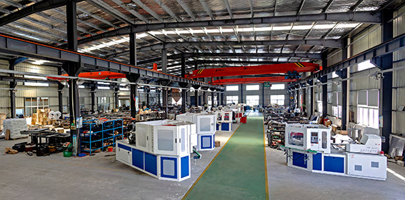 Three Phase Semi Automatic Blow Molding Machine For PET Plastic Bottles Production