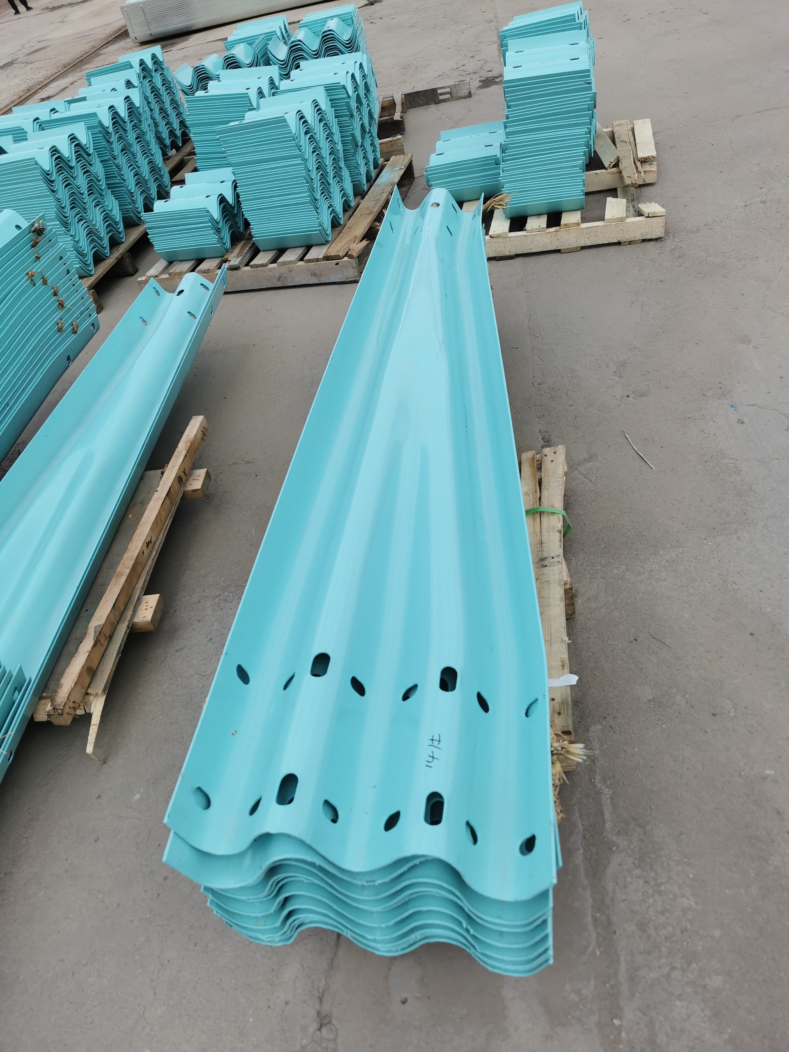 Hot Dipped Galvanized Highway Safety 3 To 2 Two To Be Three Guardrail for Roadway Sale