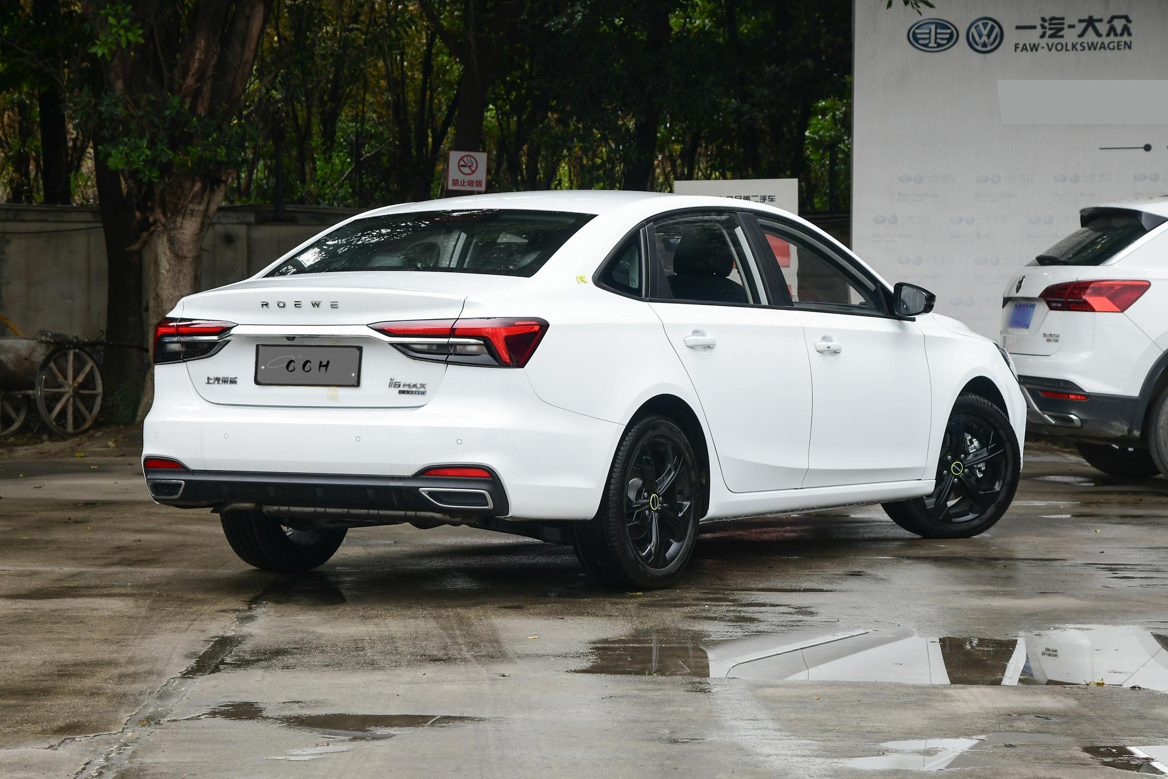 Ternary Lithium Electricity Roewe I6 MAX Automatic Electric Car 280Nm