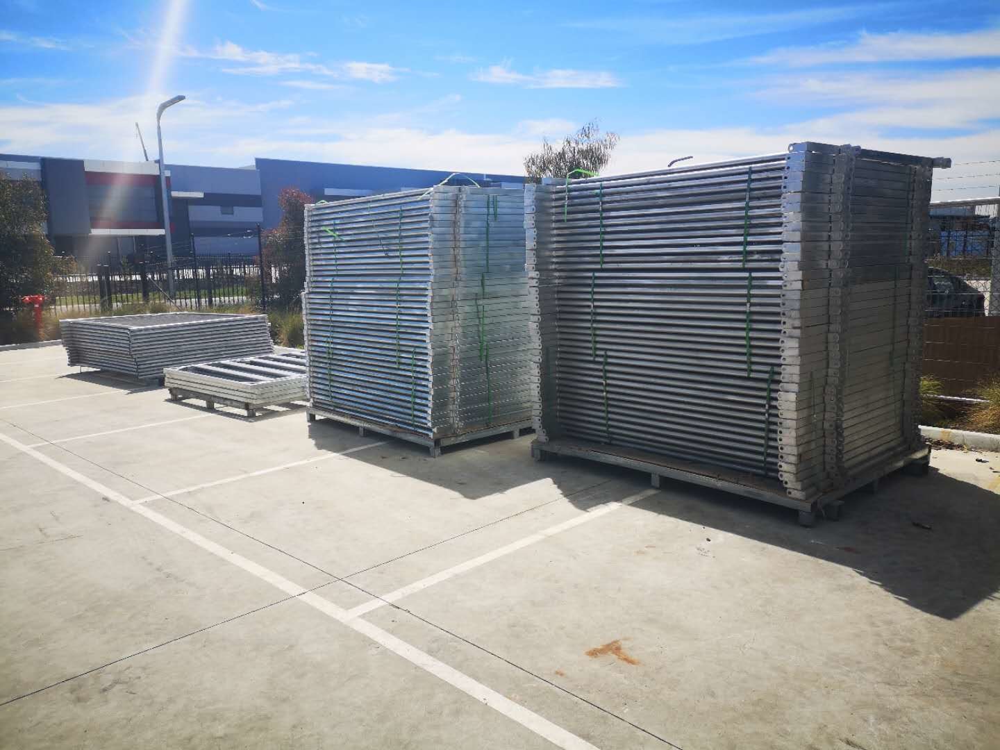 Six Bars Heavy Duty Metal Oval Rail Cow Fence Panels for Au Market