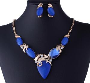 Quality European and American big exaggerated retro gem diamond pendant necklace resin wholesale