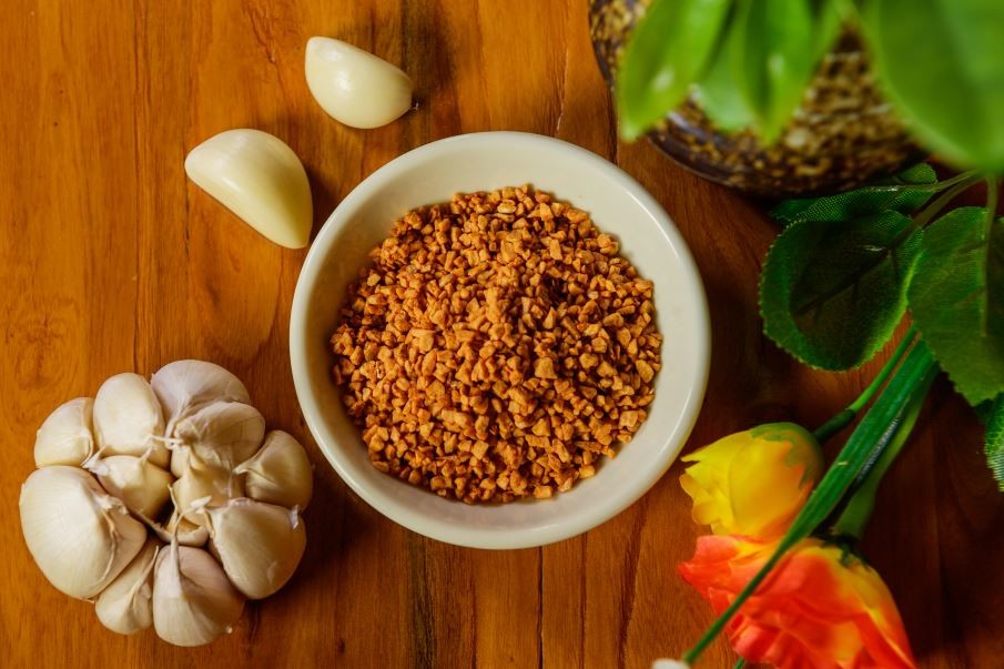 Small Delicious Toasted Crispy Garlic Topping