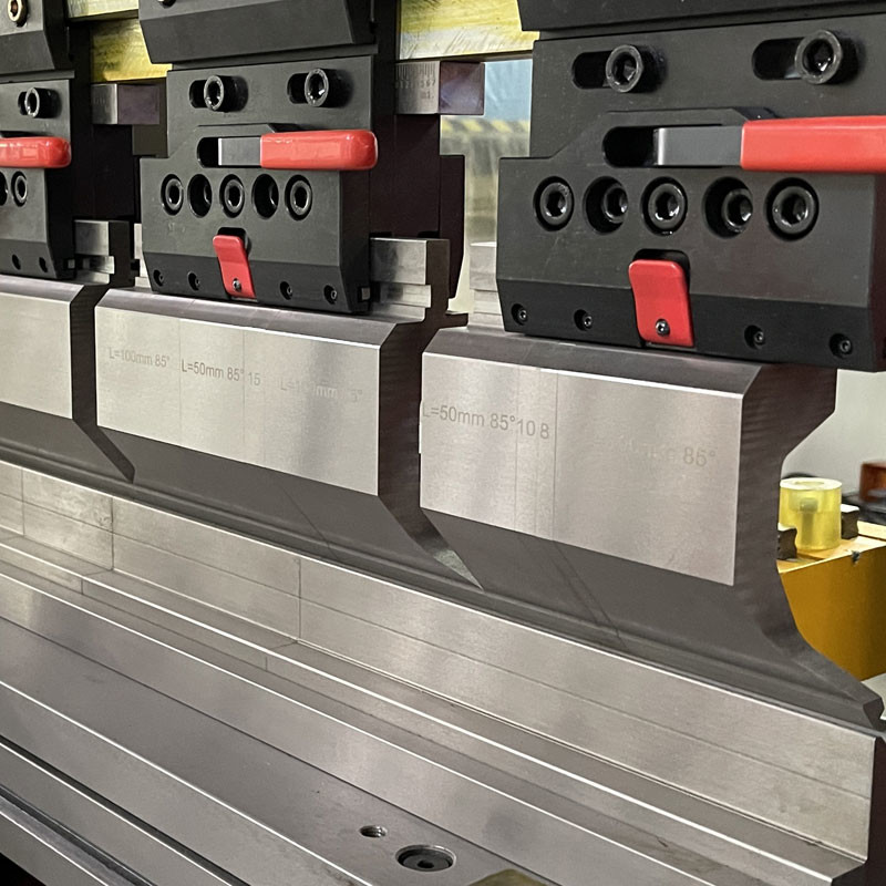 DA53T CNC Press Brakes Hydraulic Folding Y1 , Y2 ,X, R , With Servo Main Motor