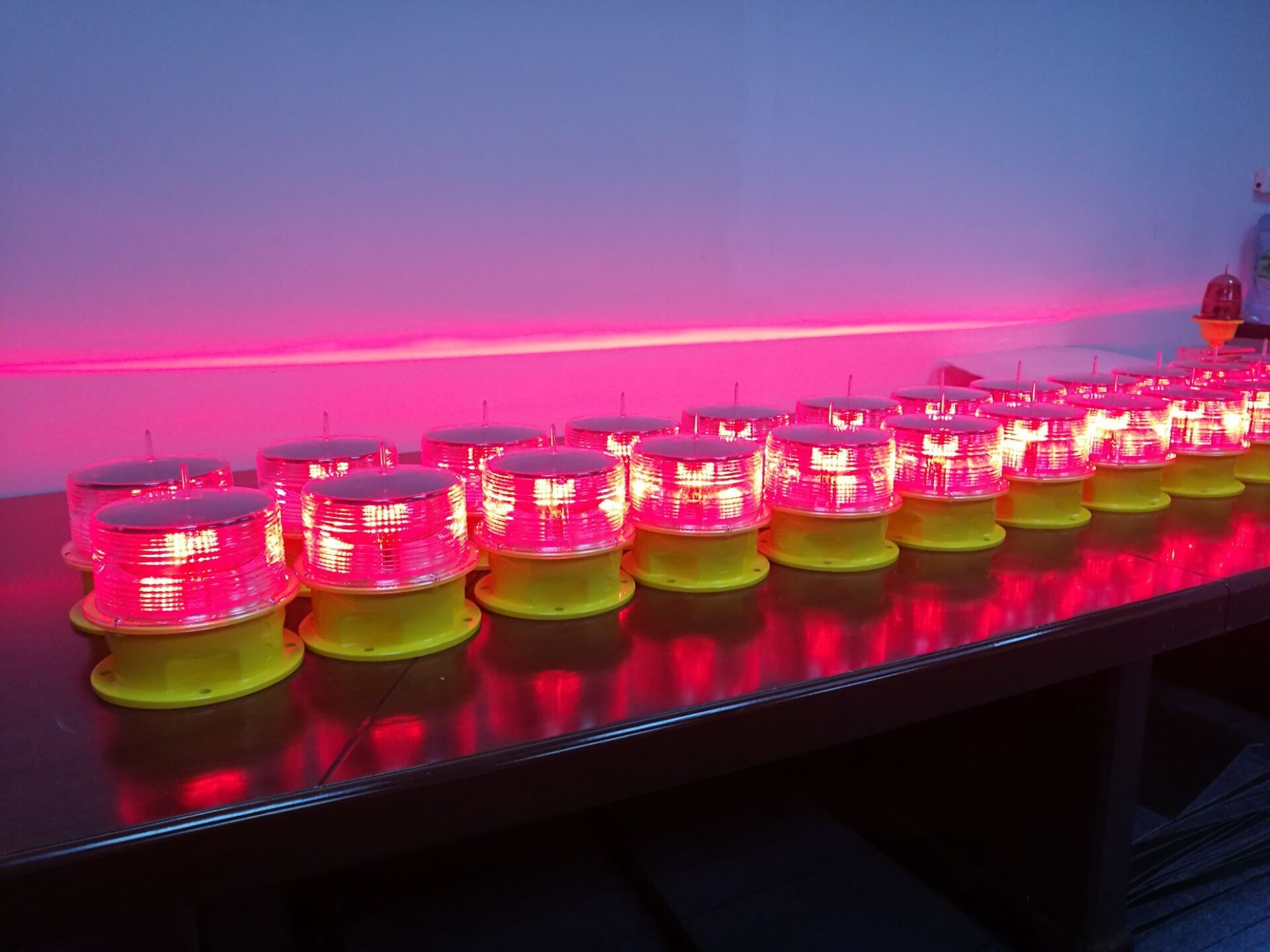Expedited Airfield Solar Airport Lighting LED Vibration and UV Protection