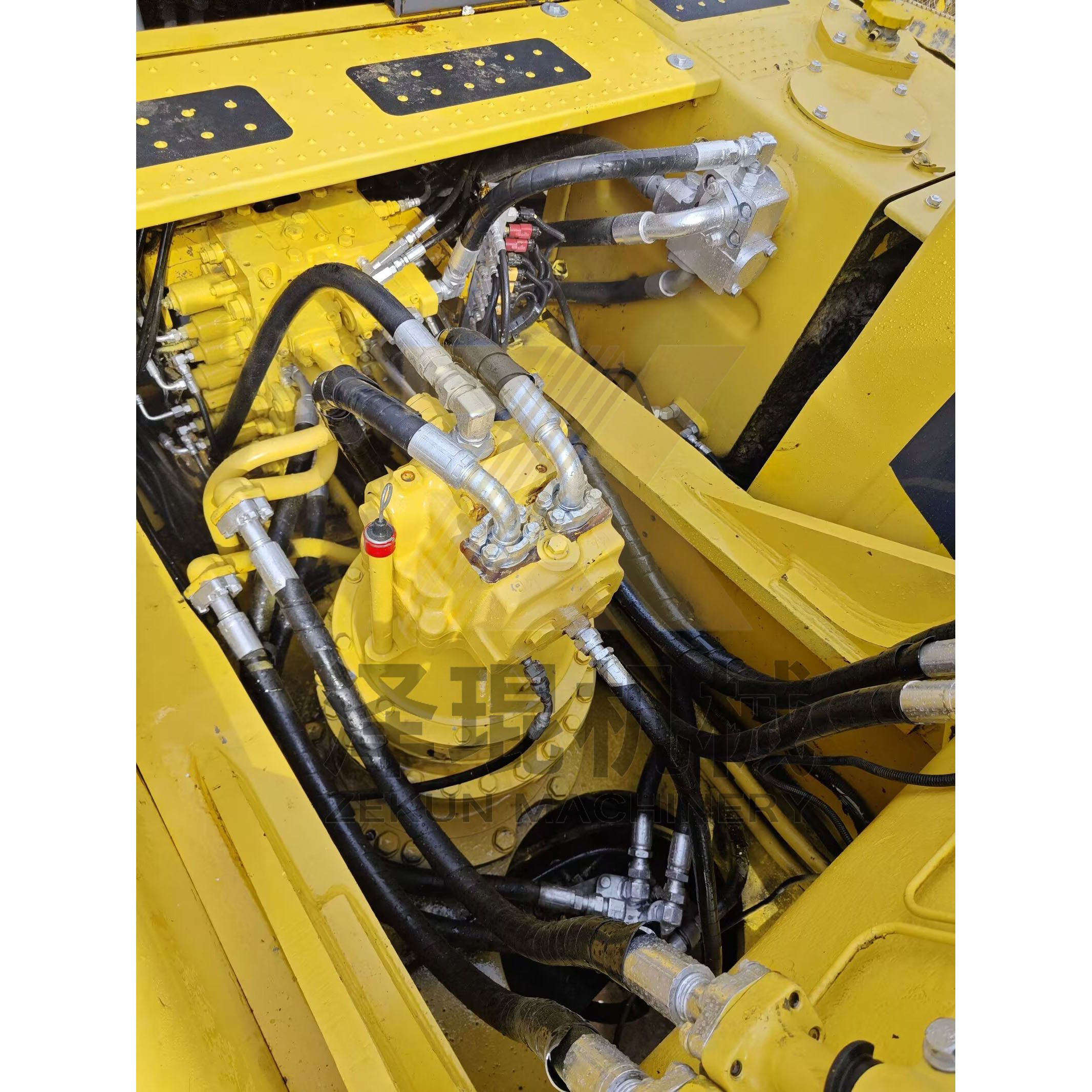 Used Komatsu PC450-8 Excavator with 2.1m3 Bucket Capacity In Shanghai