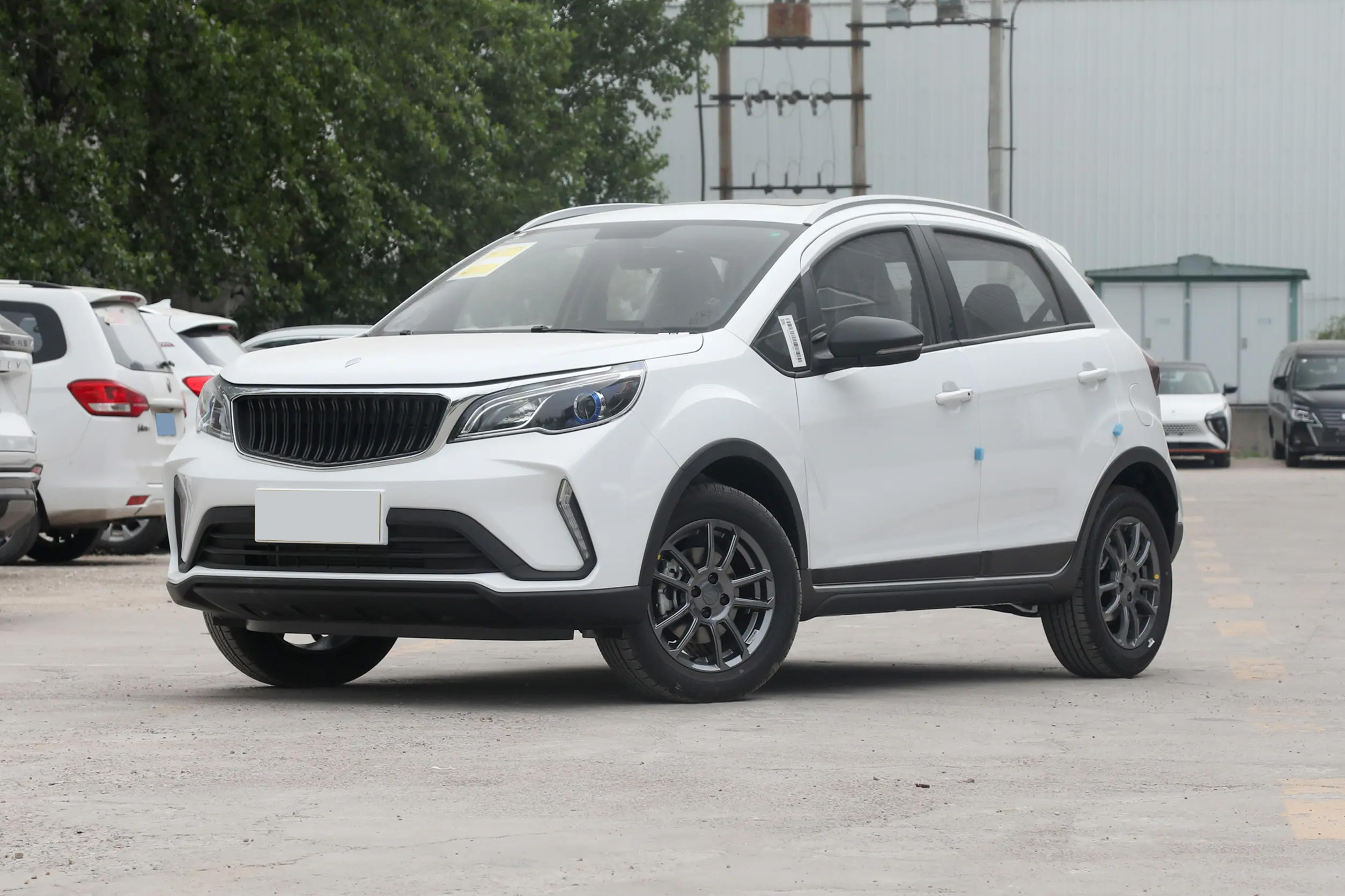 Electric Steering Geely Auto Livan X3 Pro 1.5L CVT Small SUV FWD Gaspetrol with Rear Camera R16 Tire Size Leather Seats