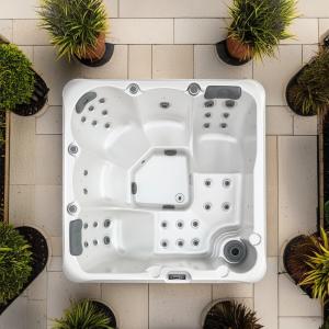 Quality Best Seller of Indoor and Outdoor Hot Tub and Swim Spa wholesale