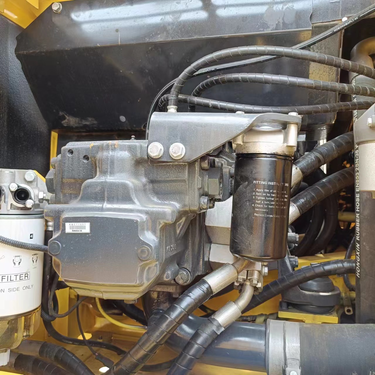 Japan Used Komatsu PC220 Excavator with Original Hydraulic Pump and 22 Ton Capacity