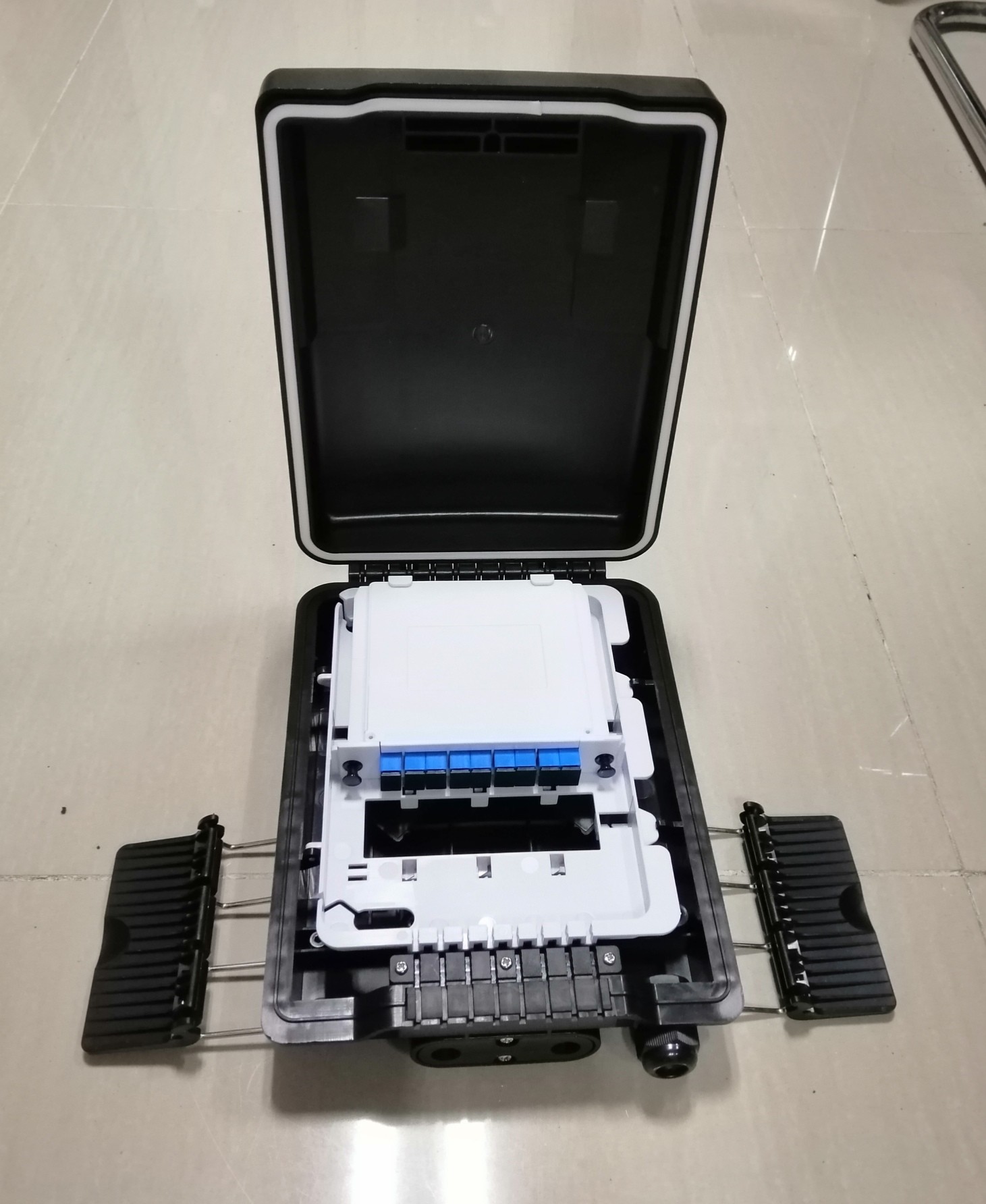 9 SC PP FTTH Drop Cable Box With 1x8 PLC Splitter