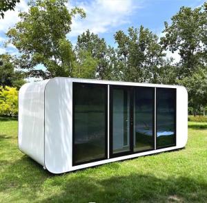 Quality Hot Selling 20FT 40FT Modern Popular House Outdoor Apple Cabin for Living wholesale