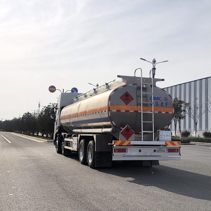 CIMC LINYU 8*4 Dongfeng Chassis 20-40m3 Oil Tank Truck With Maximum Torque 1000-1500Nm