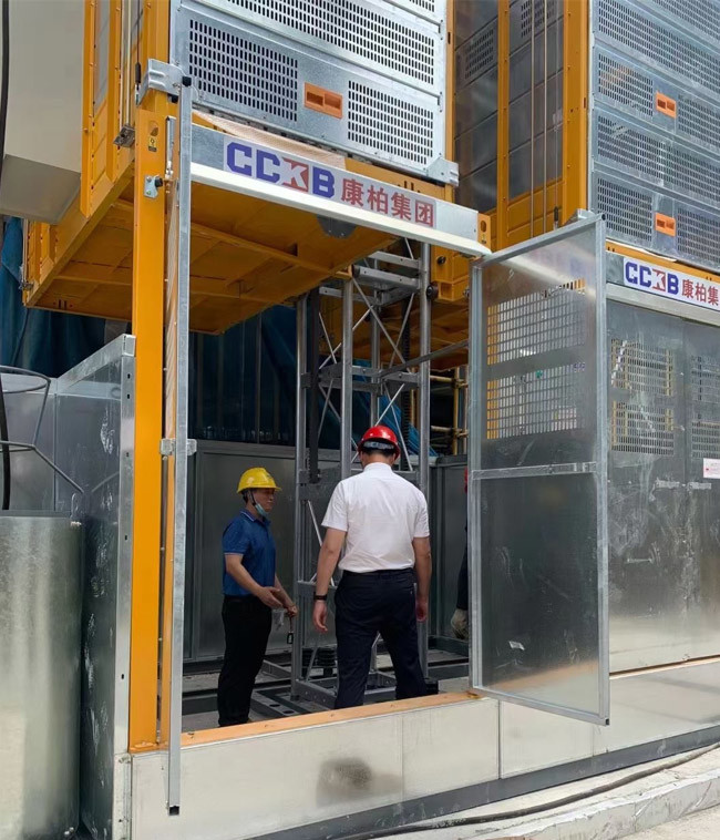 Rack And Pinion Construction Site Hoist Yellow Color SC300BG / KP-B15 / KP-B16