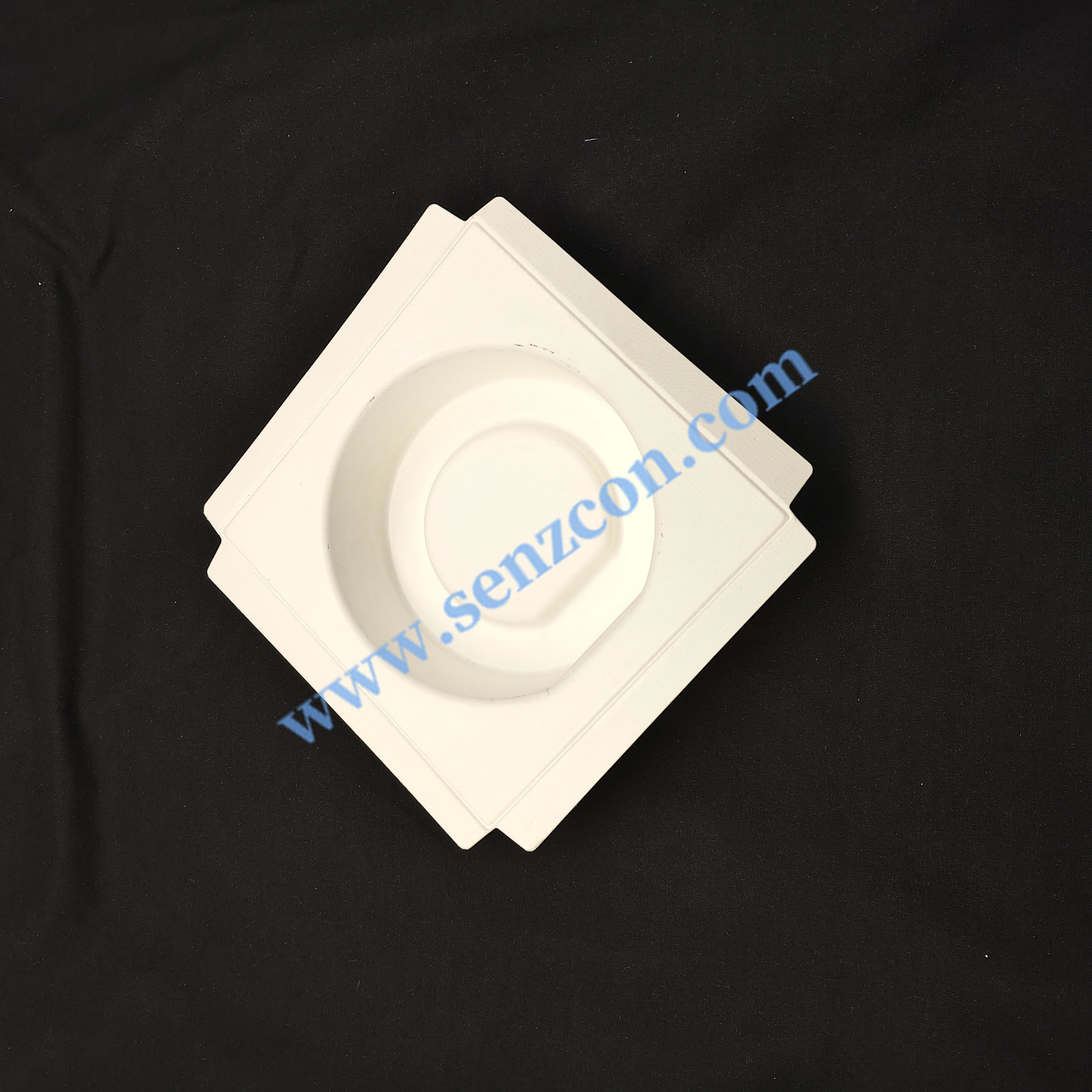 OEM direct supply from Ningbo factory. Smartwatch packaging. The base of the white pulp molded packaging lining is made of sugarcane pulp plant fiber.