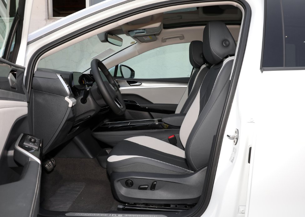 132kw Maximum Power High Speed Electric Car 160 Km/h Max Speed Id6 X Crozz Pure Energy Vehicle for Your Business