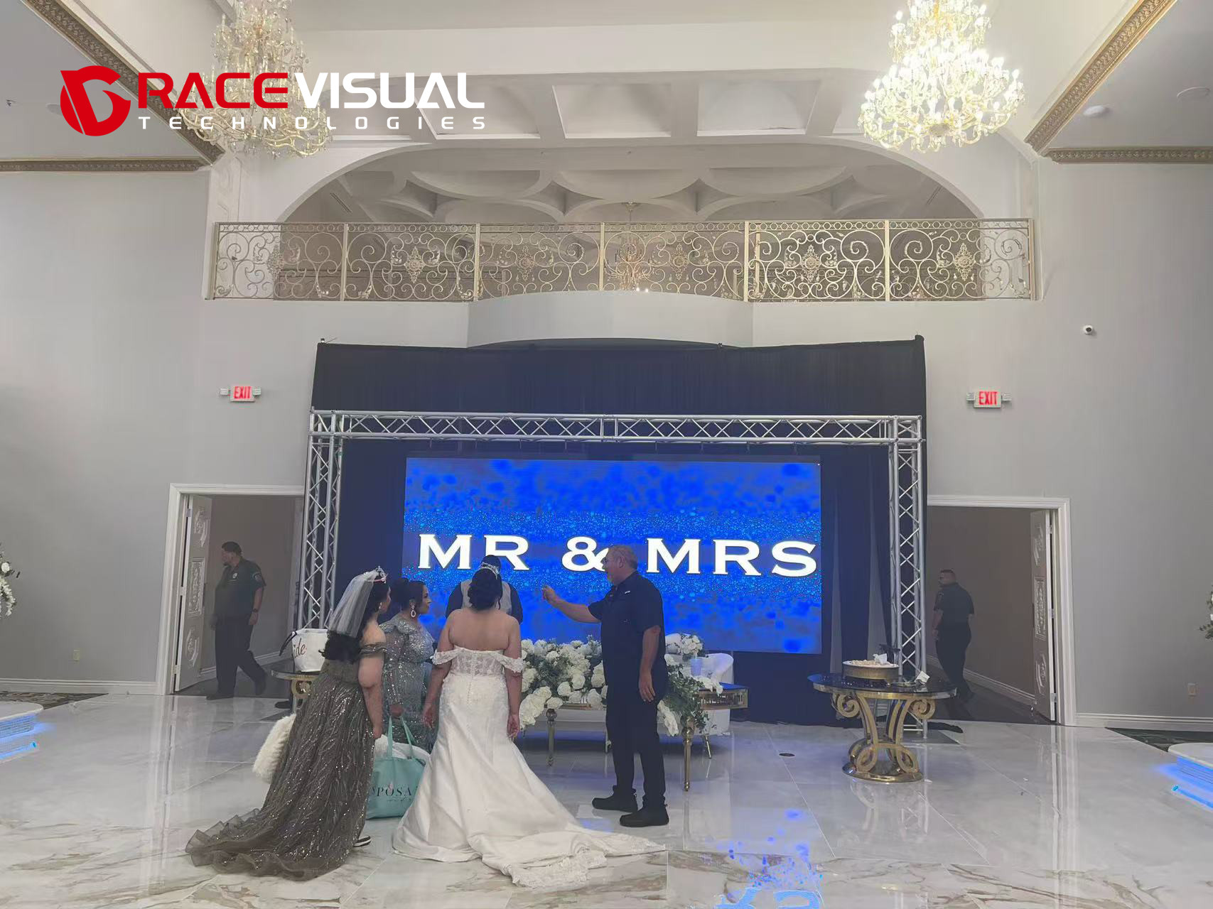Energy-Efficient IRC LED Display – 1.9mm/2.6mm/2.9mm Pitch Options, 600Nits Brightness, 160x160px Modules, CCC/RoHS Certified for Commercial Use