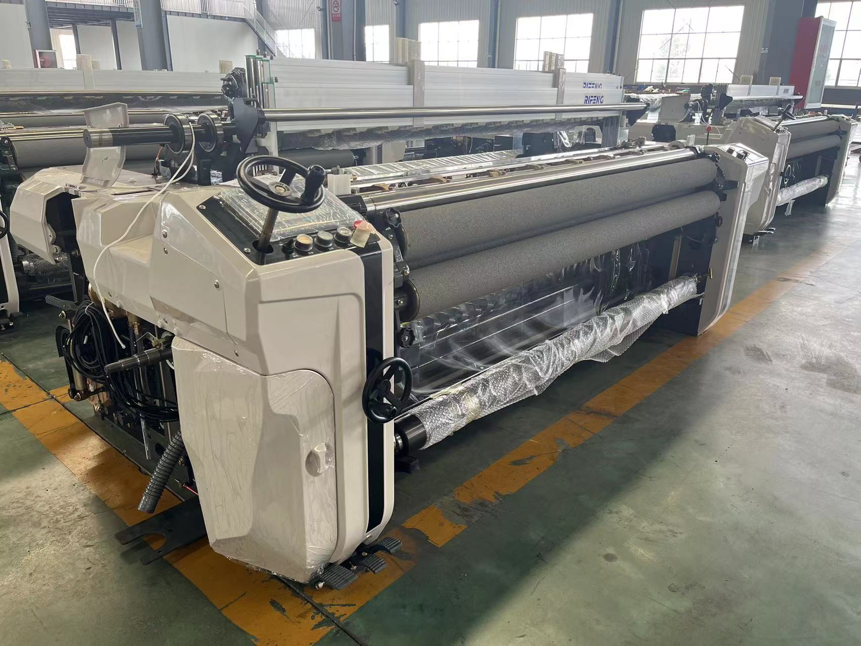 Polyester Water Jet Weaving Loom 3.0m 1000 RPM Fabric Electronic Weaving Machine