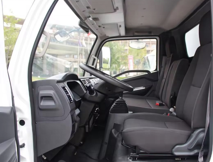 Gross Vehicle Weight 13100 4 Cylinders Sale 4.5T 5.5T 4X2 Mini Light Van Cargo Truck
