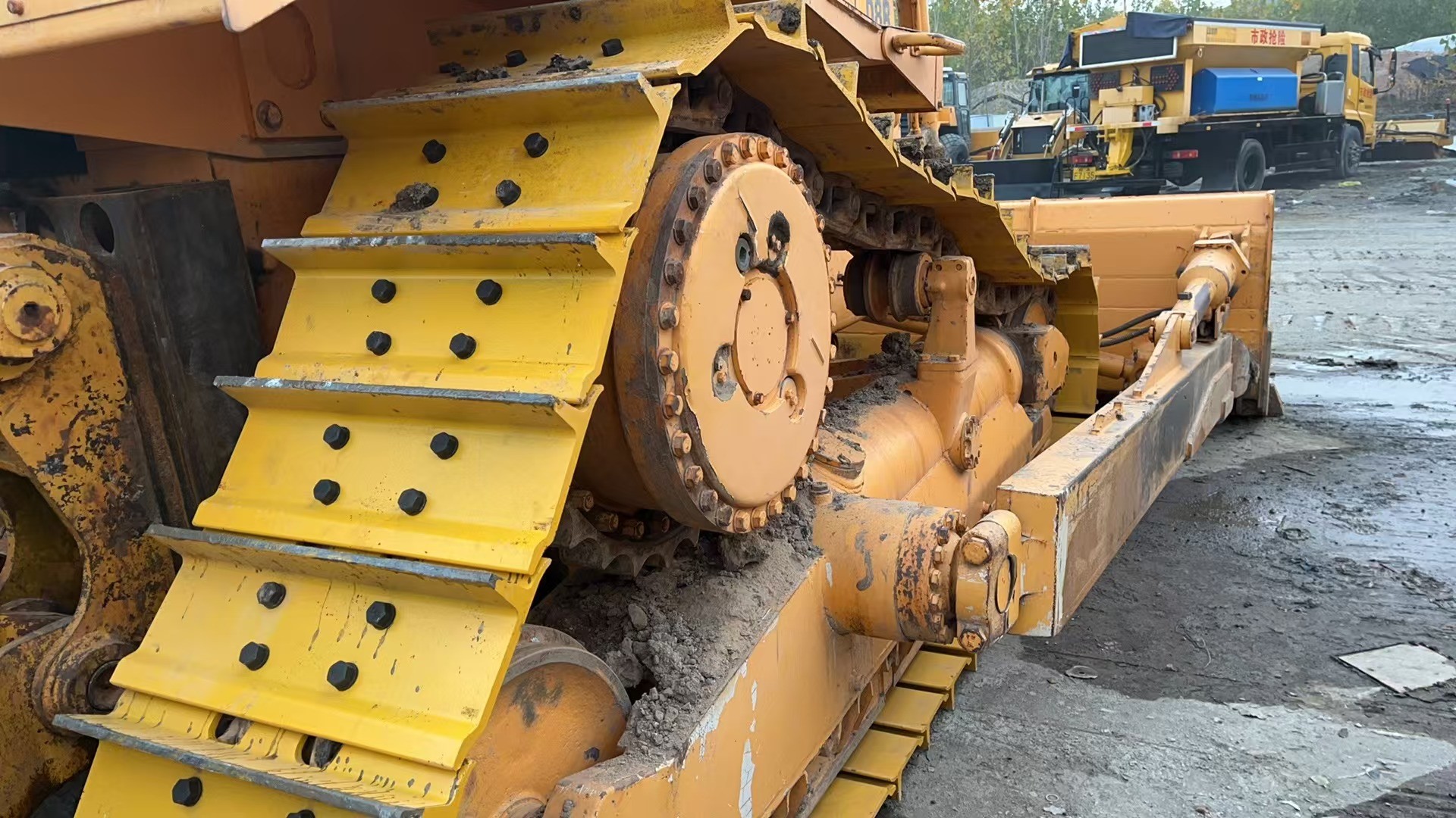 37771kg Original Brand Used Caterpillar Cat D8r 8.7 M3 Capacity Bulldozer For Project