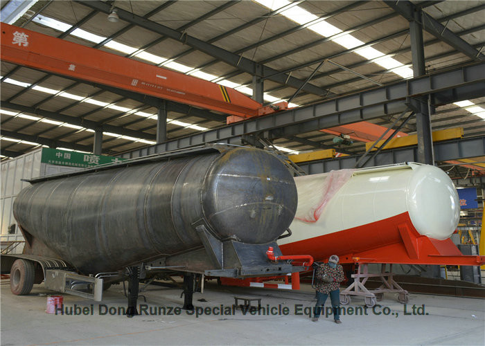 Tri Axle Steel Tank Semi Trailer For Dry Bulk Cement Delivery 80Ton 65000L