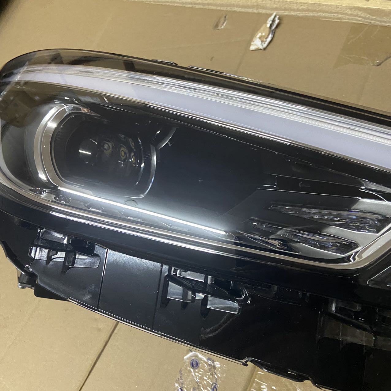 MG ZS 2019 White Left and Right Headlight OE 10550754 for Car Fitment MG SAIC Plastic