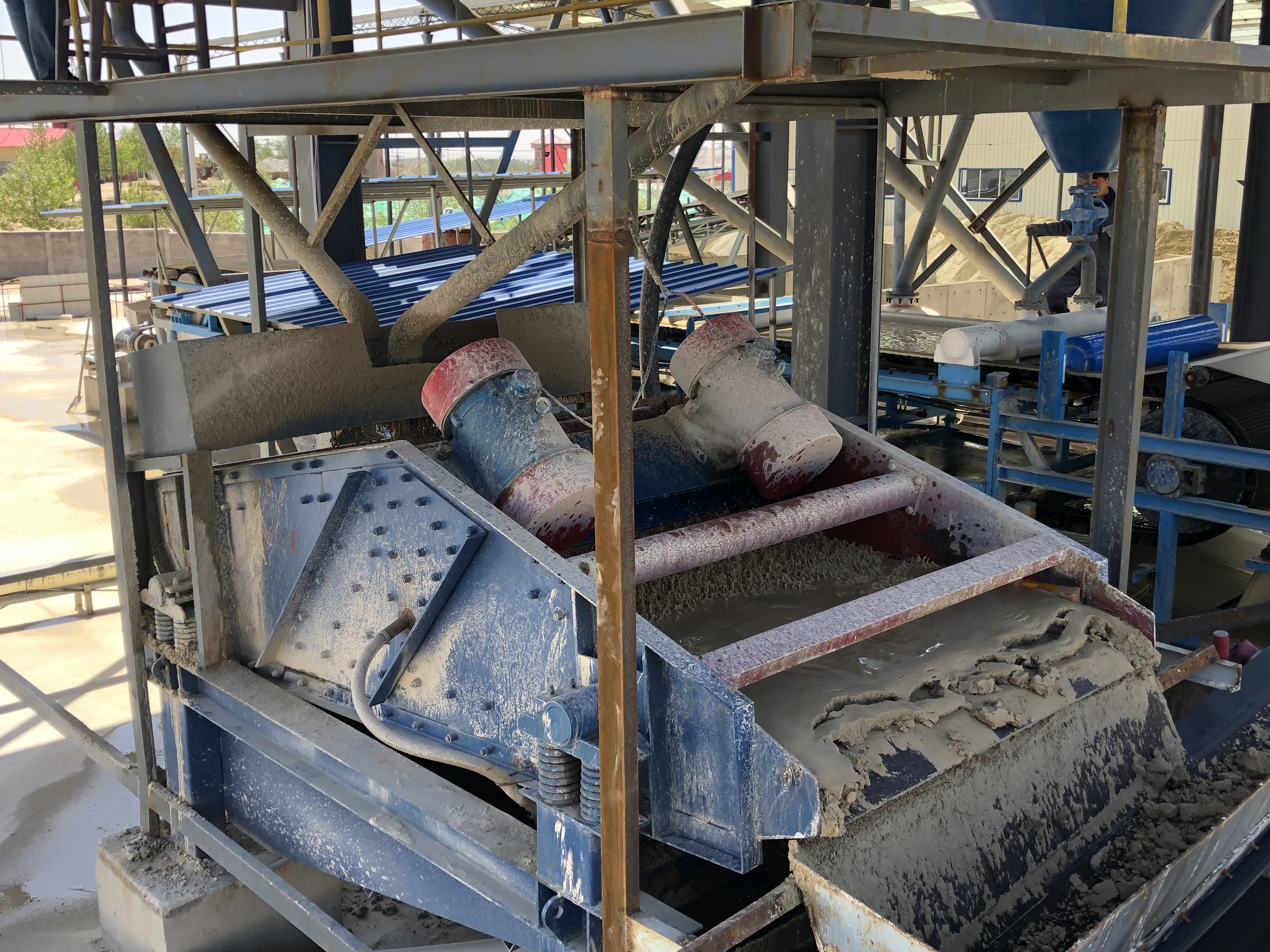 Carbon Steel/ Stainless Steel 304 Dewatering Screen for Slurry Paint Mud Oilfield Drilling