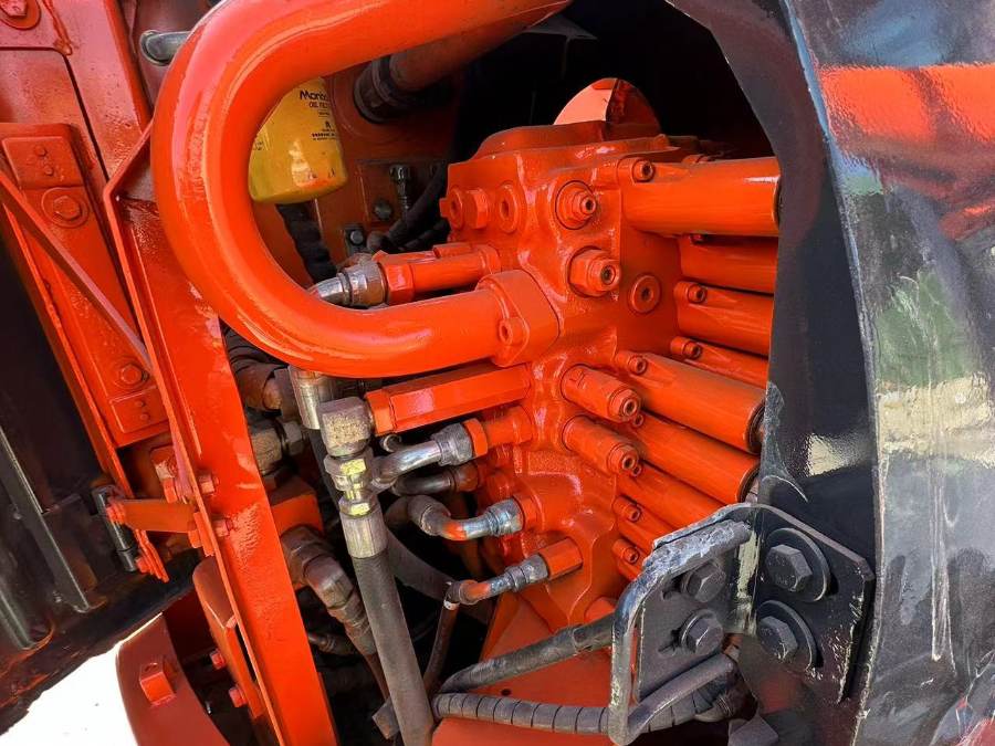 Hitachi ZX75US-A Excavator Distributing Valve