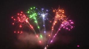 Quality Salute Pyrotechnics Customized Chinese Display Cake Fireworks 200 Shots wholesale