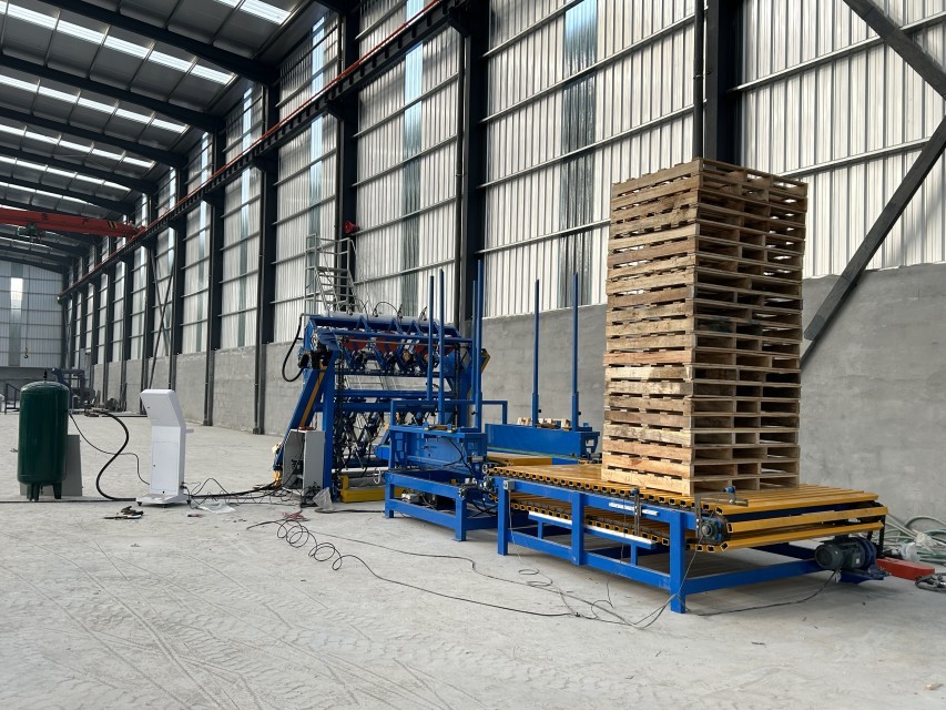 Pneumatic Pallet Nailing Table, Stringer Wood Pallet Nailing Machine, Pallet Making Machine