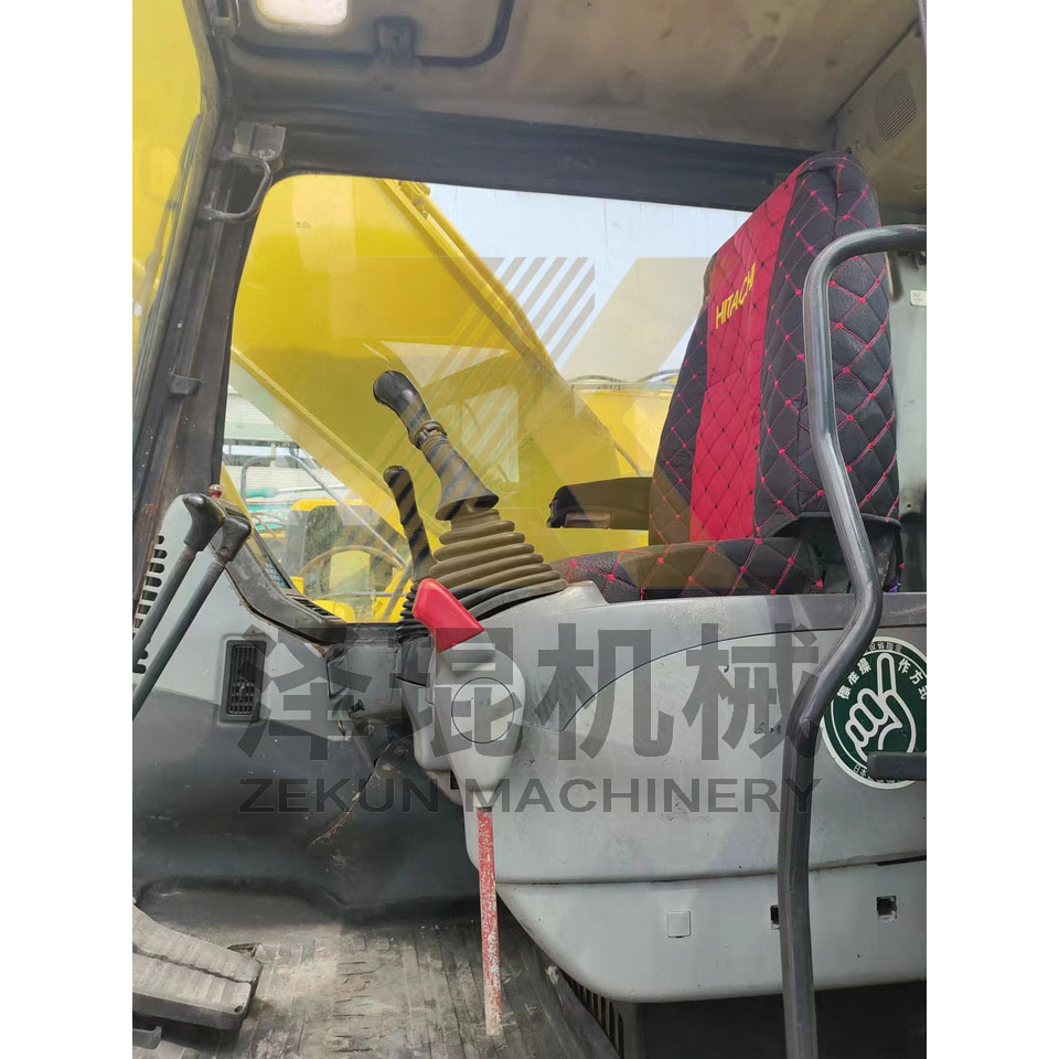 Komatsu PC200-7 20ton Crawler Excavator with 119kw Engine in Excellent Condition