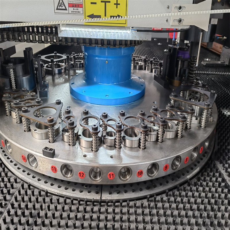 Aluminum Plate Sheet Metal Punching Machine CNC Turret Press Stamping Stroke 32mm