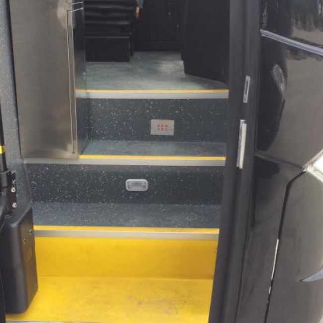 45 Seats Travel Diesel Coach With Fire Extinguisher 110km/H