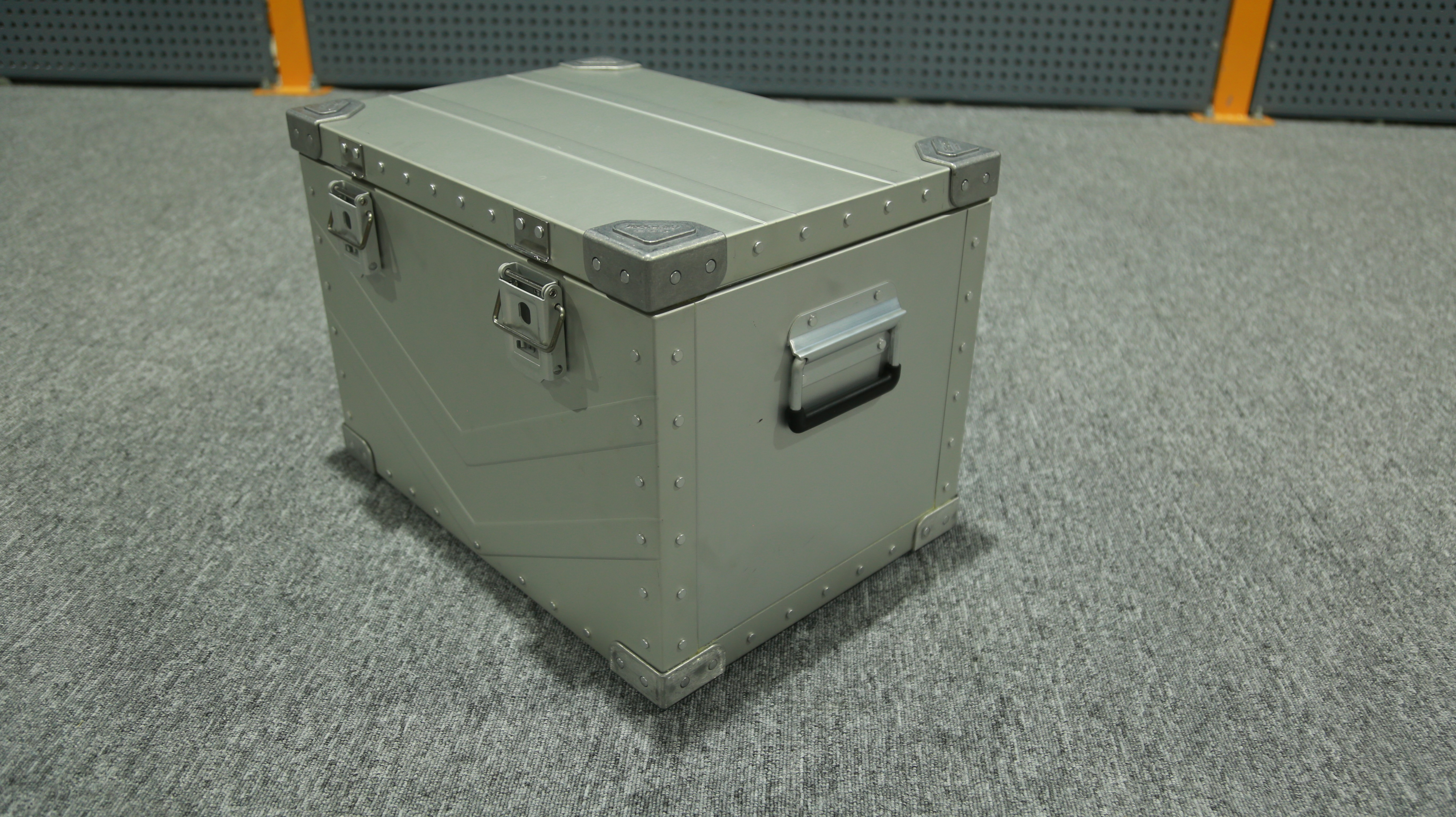 G.W 8.5kg Geometric Pattern Aluminum Alloy Car Camping Kitchen Box Storage Insulation