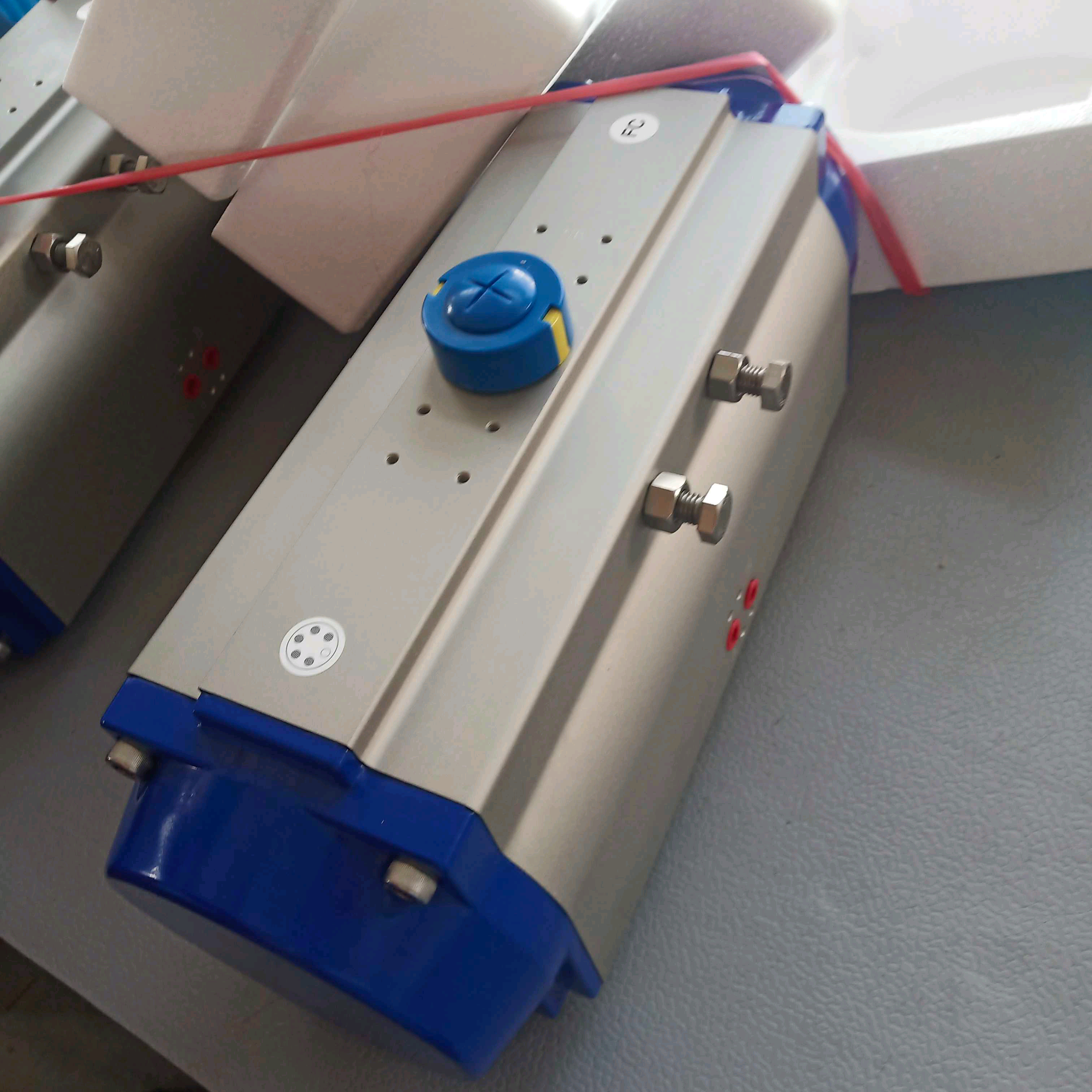 0~90 Degree Double Acting Pneumatic Rotary Actuator Rack And Pinion Rotary Actuator AT32-400