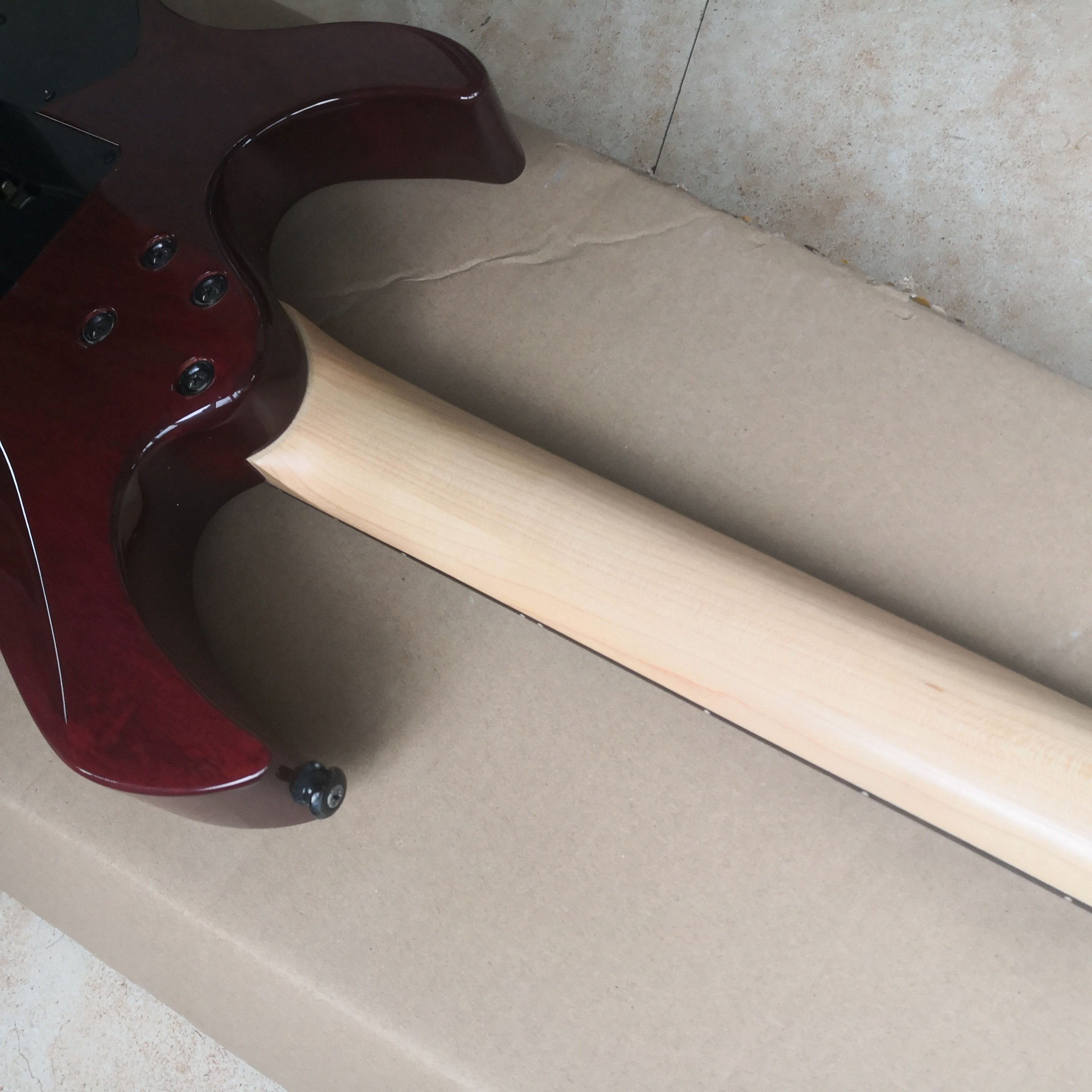 High quality Customized 6 string electric guitar color is optional cedar body rosewood fingerboard basswood back side