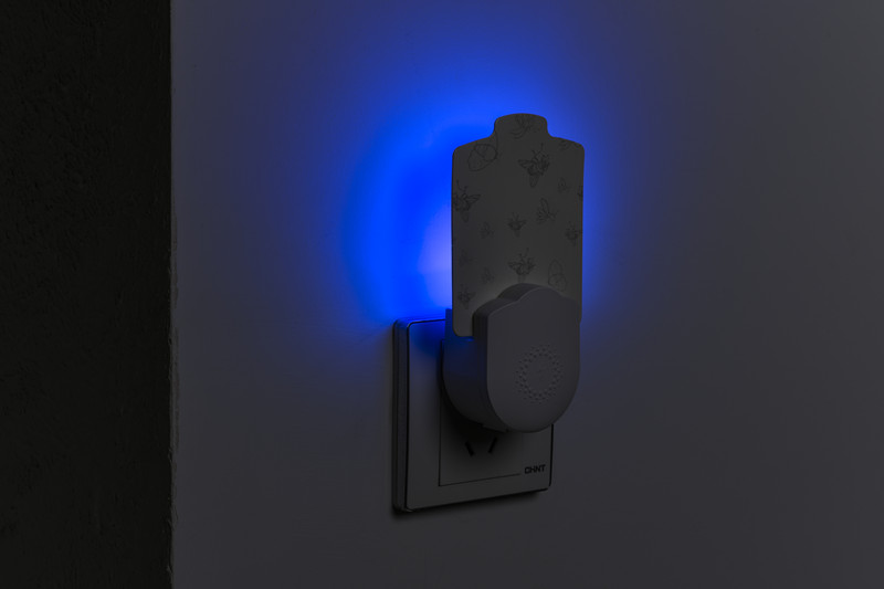 Mosquito-Free Environment with Wall Plug-in Socket Electric 395 NM UV Mosquito Killer Lamp and Sticky Pads