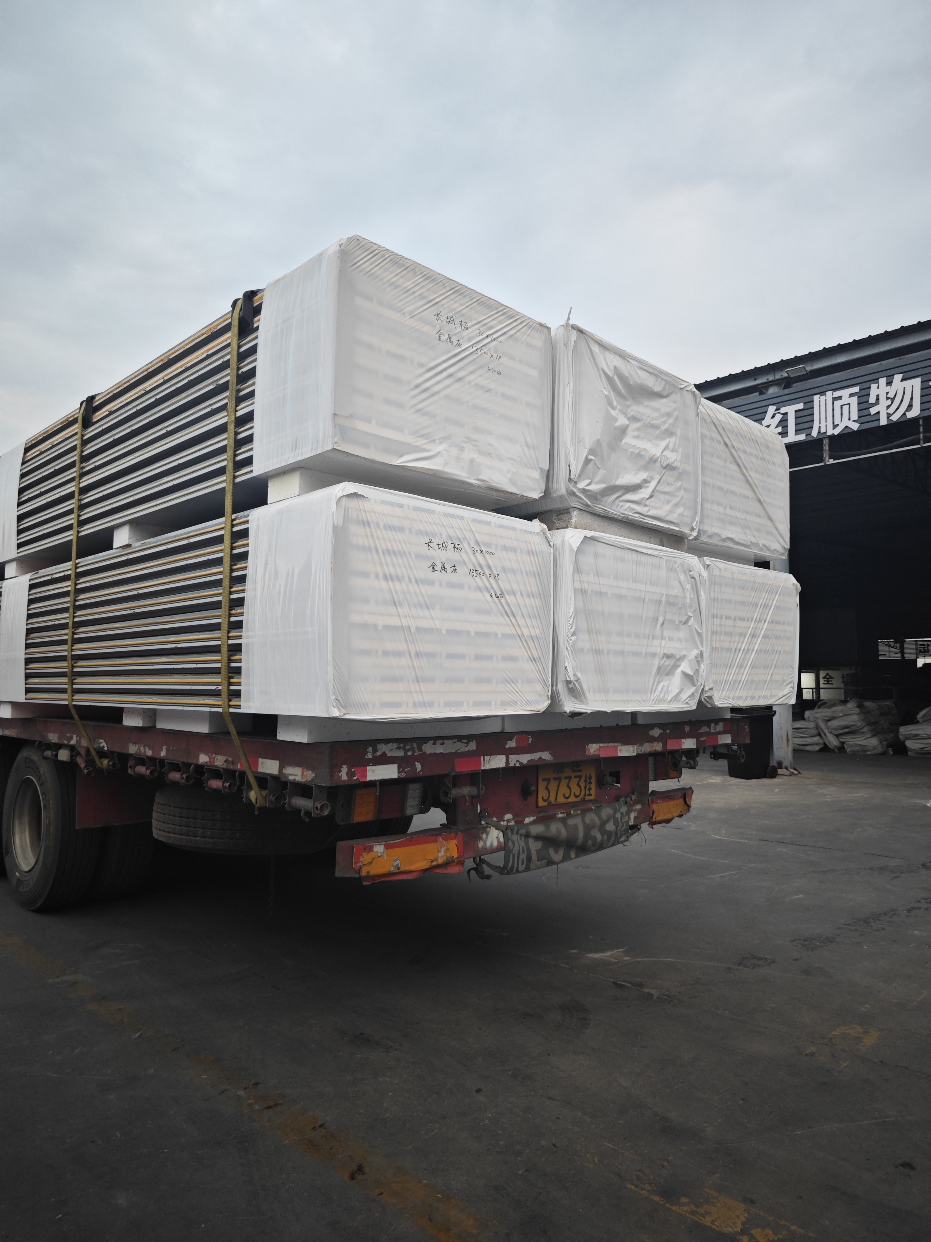 1000mm wide rain-proof, heat-insulating and flame-retardant polyurethane foam aluminum roof sandwich panel