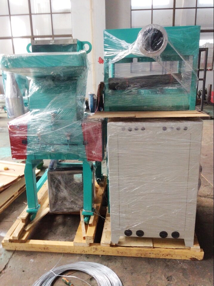 Fully Sealed Plastic Bottle Grinding Machine For EVA Water Spray Cooling