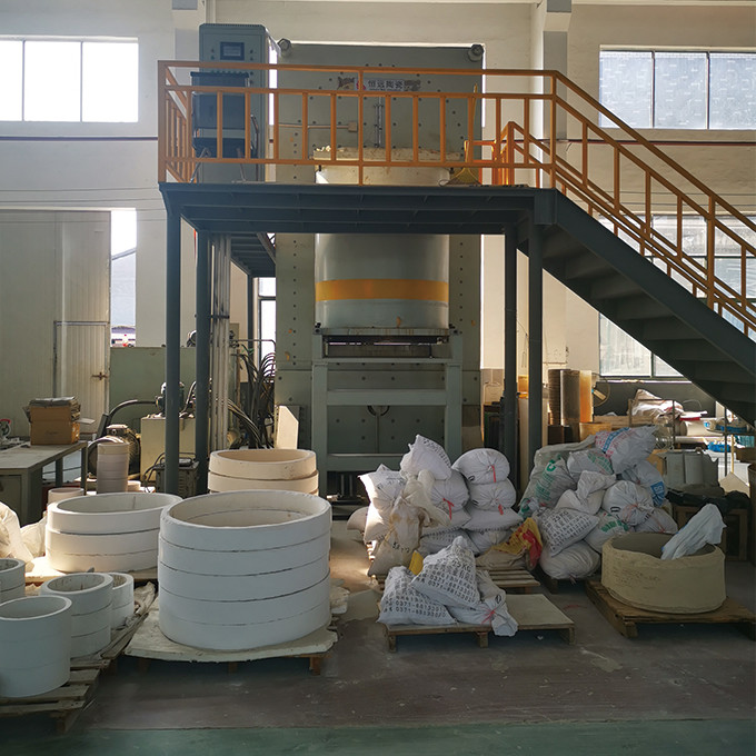 Yellow High Performance Ceramic Screw Conveyor With Alumina Axial Screw Conveyors