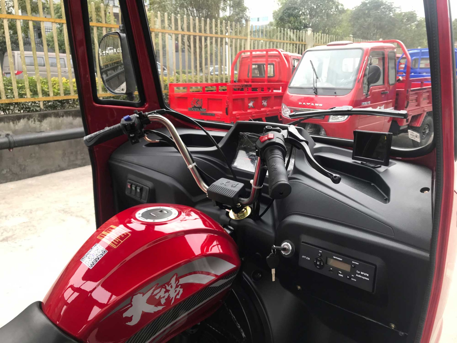 Five Wheels Type Tricycles Motorcycle for Adult Farm Load Customized in Top Selling